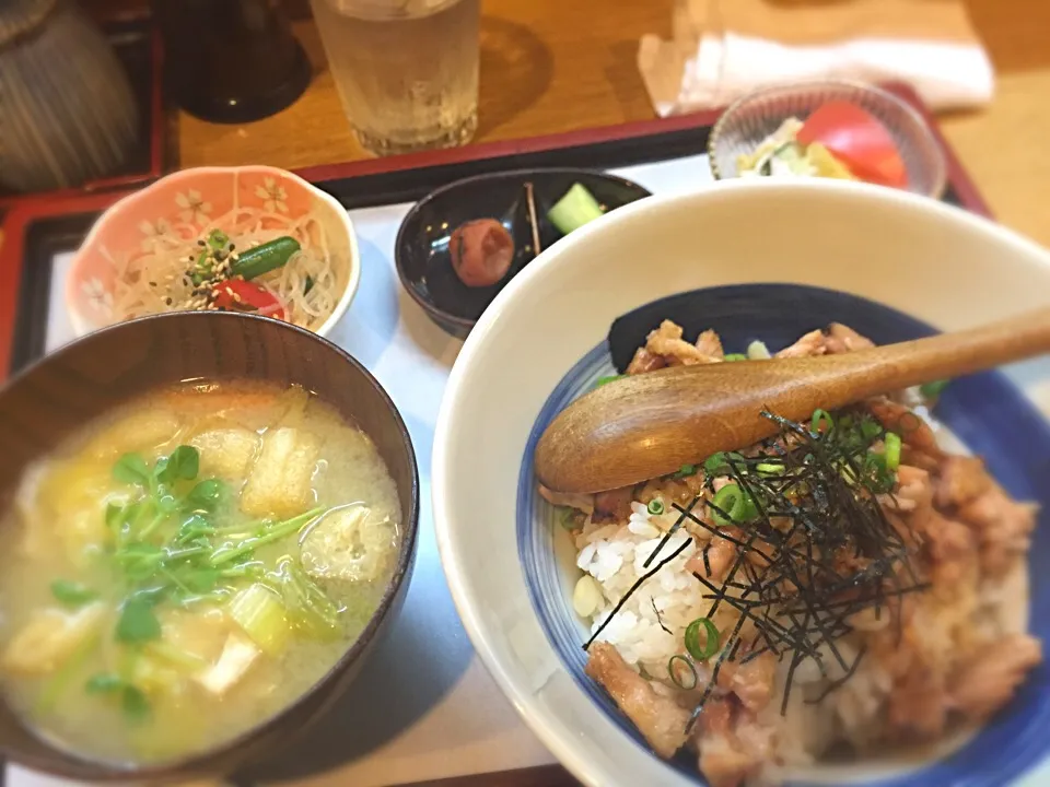 Snapdishの料理写真:九(いちじく) せせり丼|Erina Haraさん