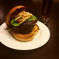 The Shiloh burger; 1/2 pound ground beef stuffed with Colby jack cheese, covered with grilled onions and mushrooms, spinach leaves, shaved garlic and fried onio|Nix & Snacksさん