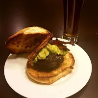 Bull Run burger; 1/2 pound ground beef, covered in homemade guacamole and topped with peppered bacon, served on a kiser roll.|Nix & Snacksさん