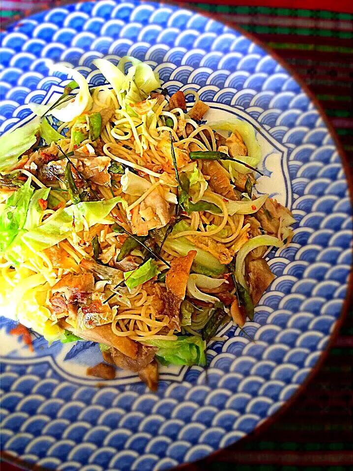 Lunch at Home: Spaghetti w spicy fried chicken and cabbage|jirawanさん