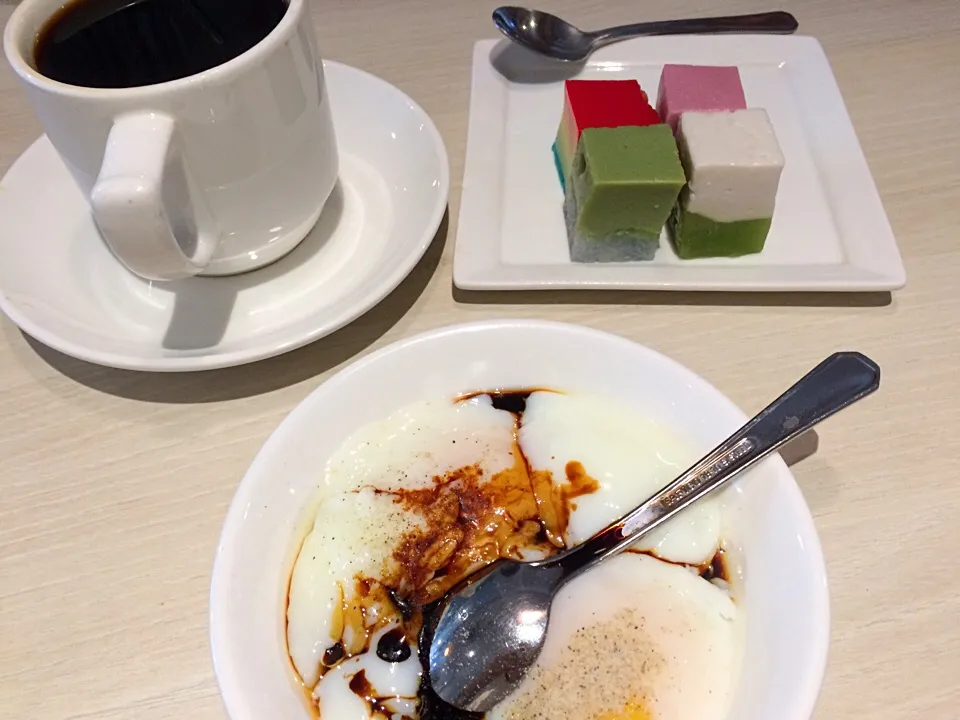 Nonya Kueh and soft boiled eggs|Ong Sor Fernさん