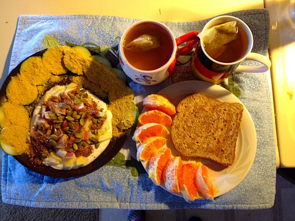 Sunday Breakfast in bed for Phaps and I 😊|Fee Fischerさん