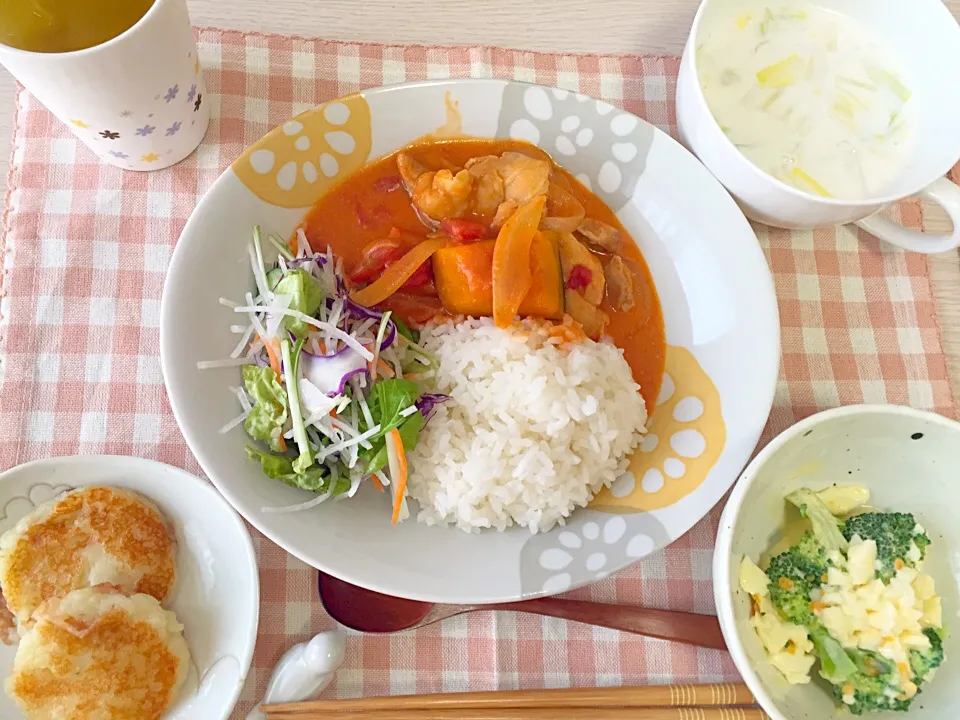 Snapdishの料理写真:チキンとカボチャのトマトクリーム煮、じゃがチーズ餅、ミルクスープ|りんさん