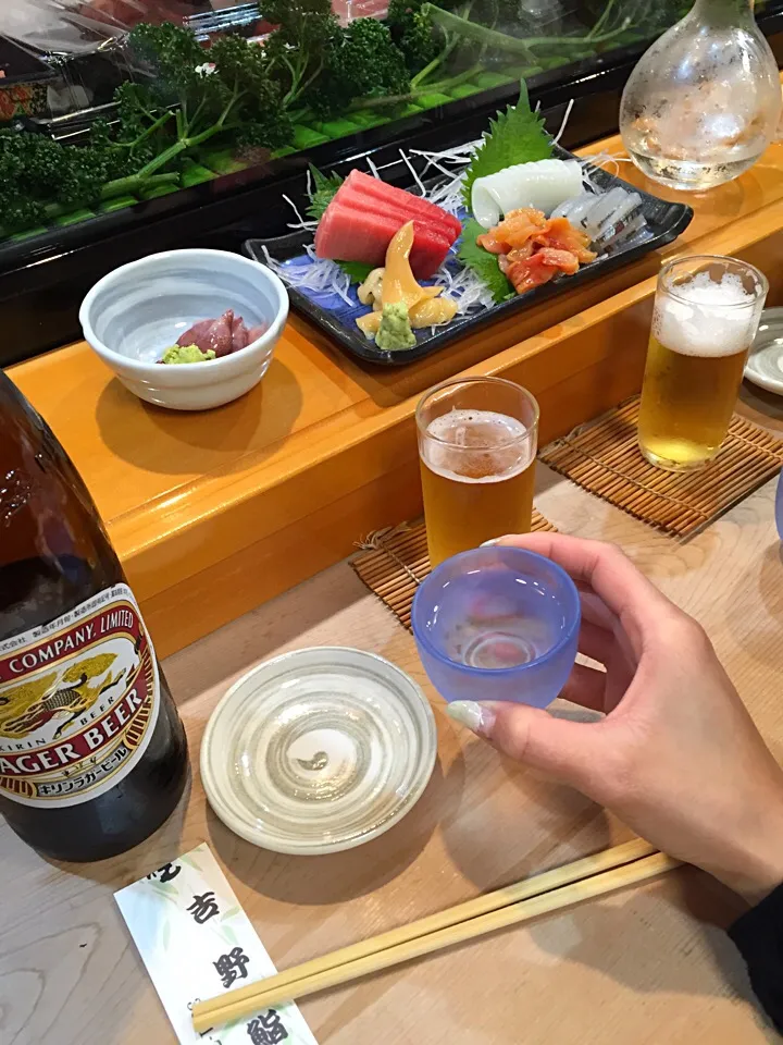 土曜日でなーはまたご近所のお寿司屋さん(￣▽￣)ウマーだけど今日は飲みすぎないよーにしなきゃ💦|Tomomi Booさん