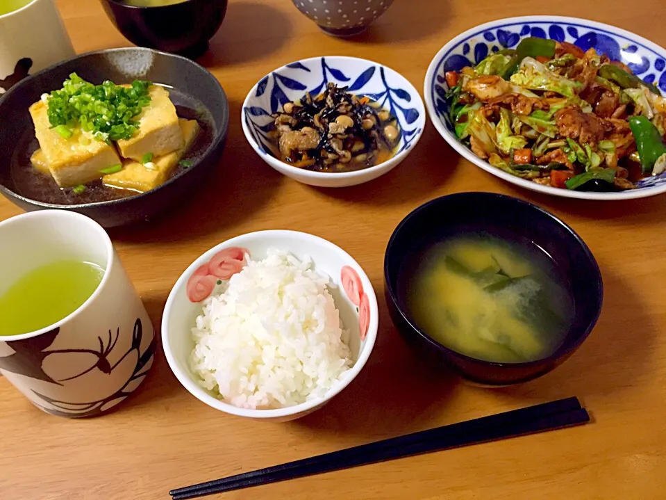 Snapdishの料理写真:回鍋肉、ひじきの煮物、揚げ出し豆腐、わかめの味噌汁|ゆきさん