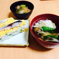 Snapdishの料理写真:シメ鯖の押し寿司と舞茸のお吸い物|Saori Nonakaさん