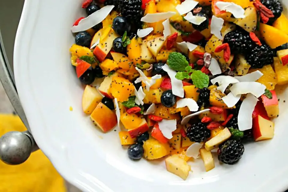 Super Food Basil Mint Fruit Salad with goji berries, cacao chips and chic seeds with a ginger cardamom dressing.  

#superfoods#vegan#raw#breakfast#rawfoods#fru|lisaさん