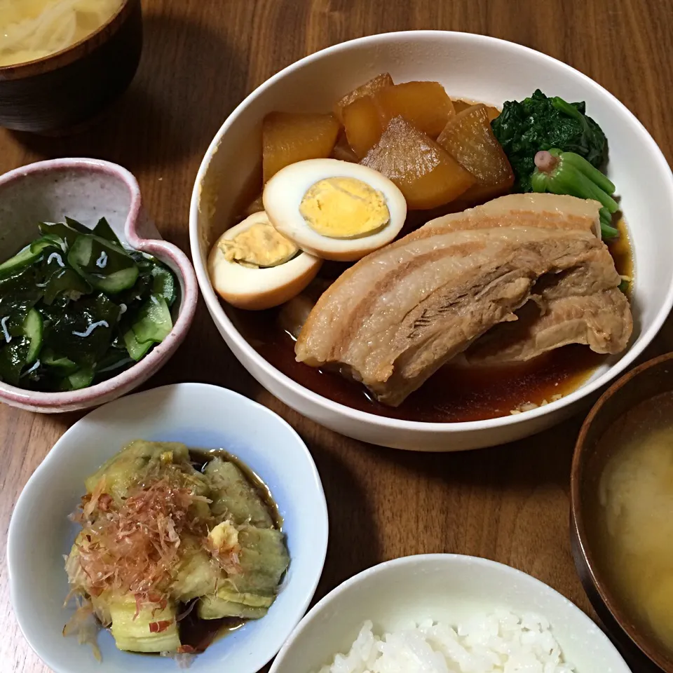 Snapdishの料理写真:角煮、焼きなす、ワカメとキュウリの酢の物|chimiさん