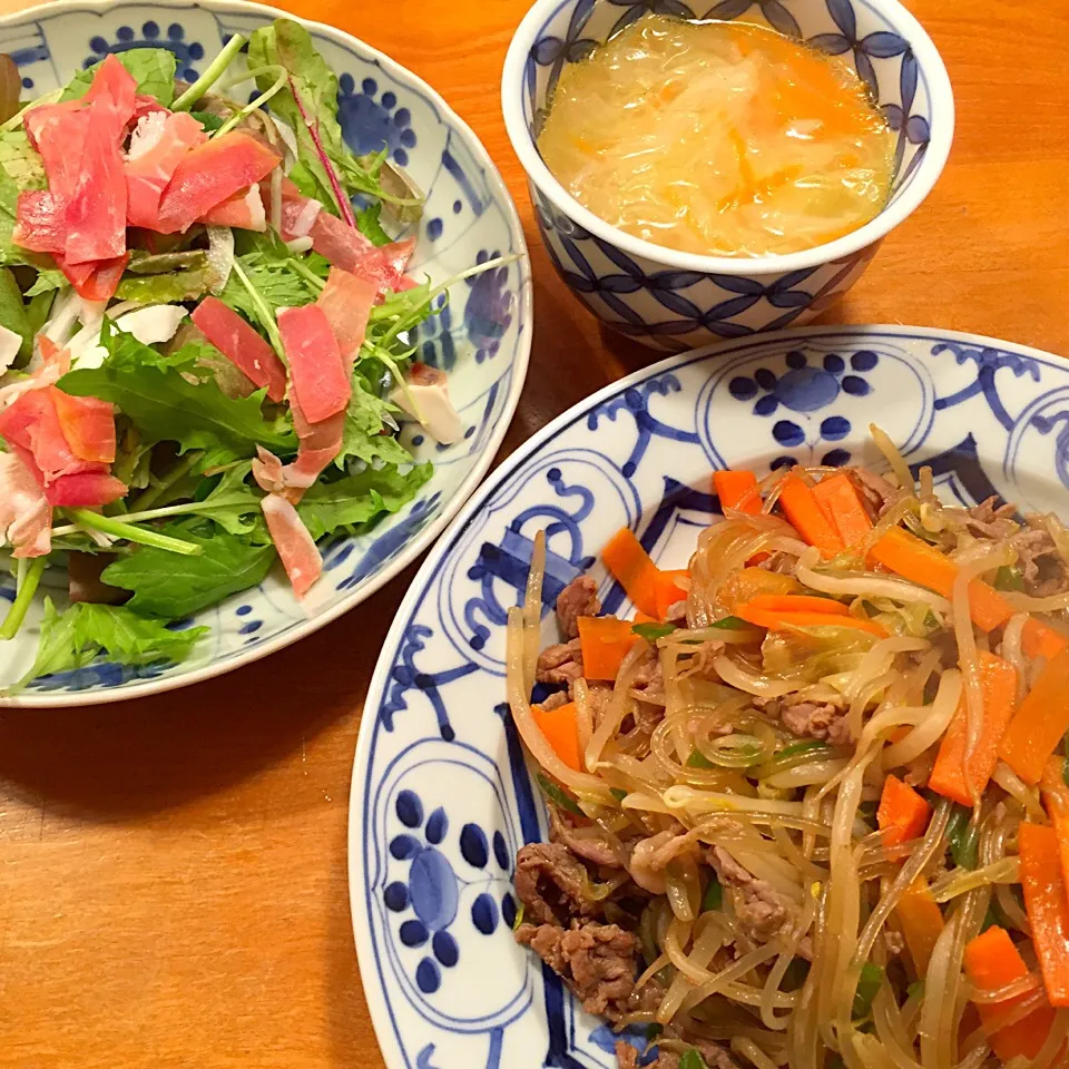 Snapdishの料理写真:野菜たっぷりチャプチェ、生ハムサラダ、千切り野菜の中華スープ|lisataroさん