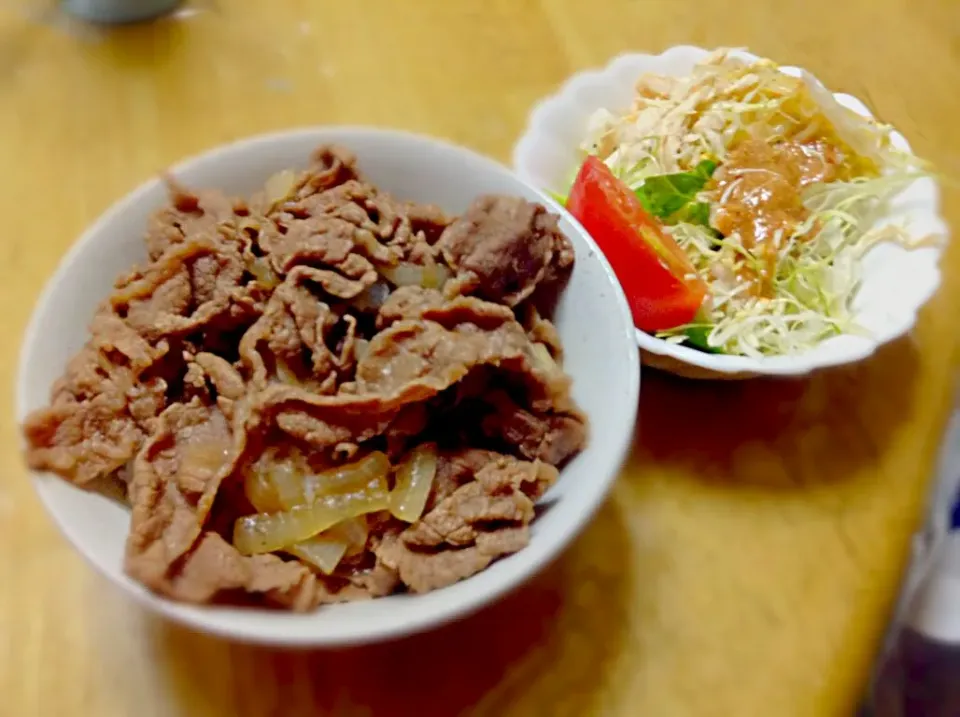 夕飯　牛丼　サラダ|さちさん