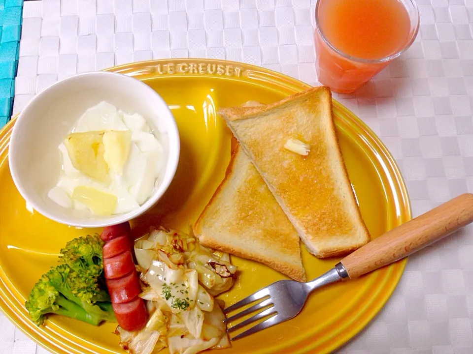 Breakfast 🍞  曇り空の朝もお気に入りのお皿で元気にスタート！！！|Haruさん