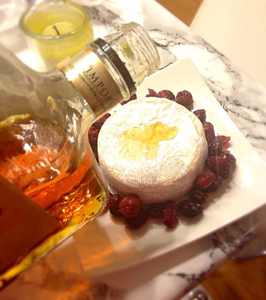 Warm Brie with cranberry and amaretto|Sayakaさん