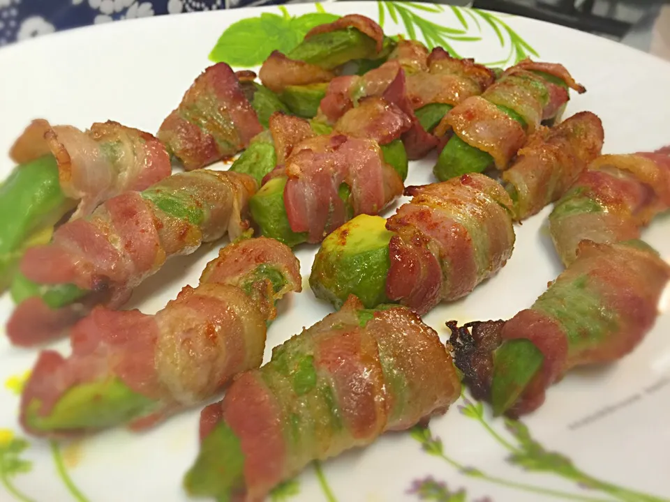 Oven Baked Bacon Wrap with Avocado.|Colleen Teoさん