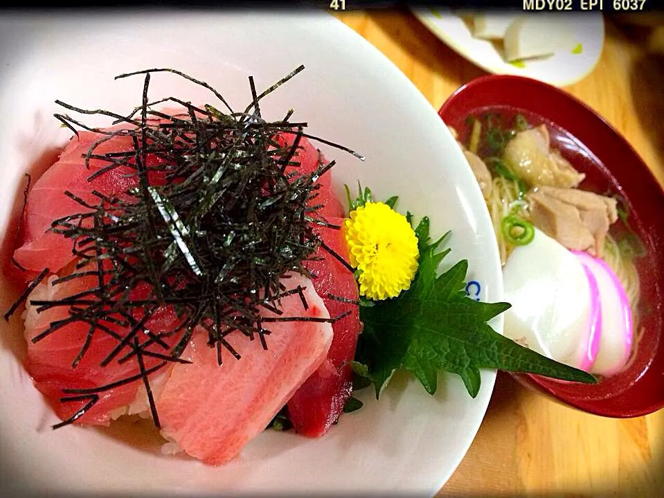 マグロ丼と澄まし汁の入麺❤️|mamanさん