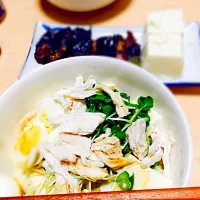 蒸し鶏とお豆腐のごまだれ麺、納豆とチーズの磯辺揚げ|ちゃぼさん