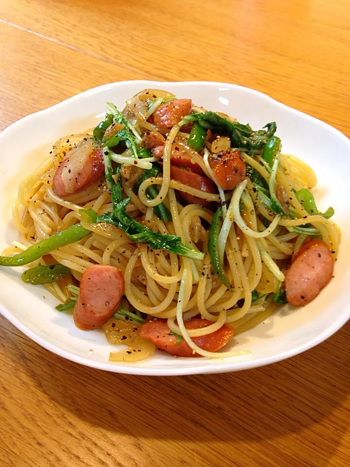 ソーセージと水菜の焼肉のタレパスタ|まつださんさん