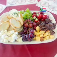 Brie, Smoked Gouda, Chevre and Boursin Stuffed Peppadews, Served with Baguette, Fresh Grapes, and South African Cured Beef Biltong|Laurenさん