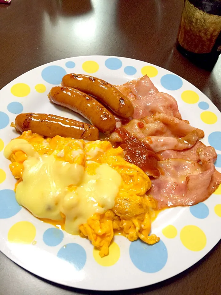 Snapdishの料理写真:今日のお昼ご飯♡ここにホットケーキもあったら最高やな✨昨日もらったワッフルと一緒に頂きまーす꒰٩๑˃̶ ᴗ❛ั๑۶꒱ ǂｬｯﾎ~ｲ♬|☃yuki☃さん