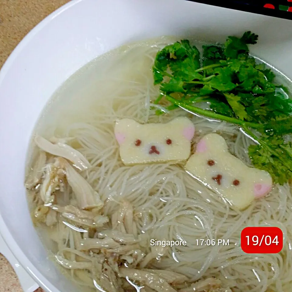 Brown Rice Vermicelli In Clear Chicken Broth|Chua Jeanさん