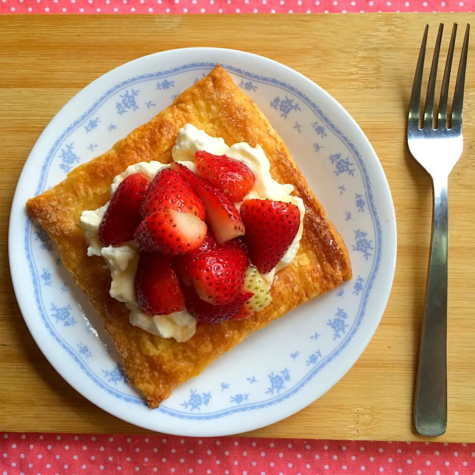 Strawberry puff pasty|Trish Wongさん