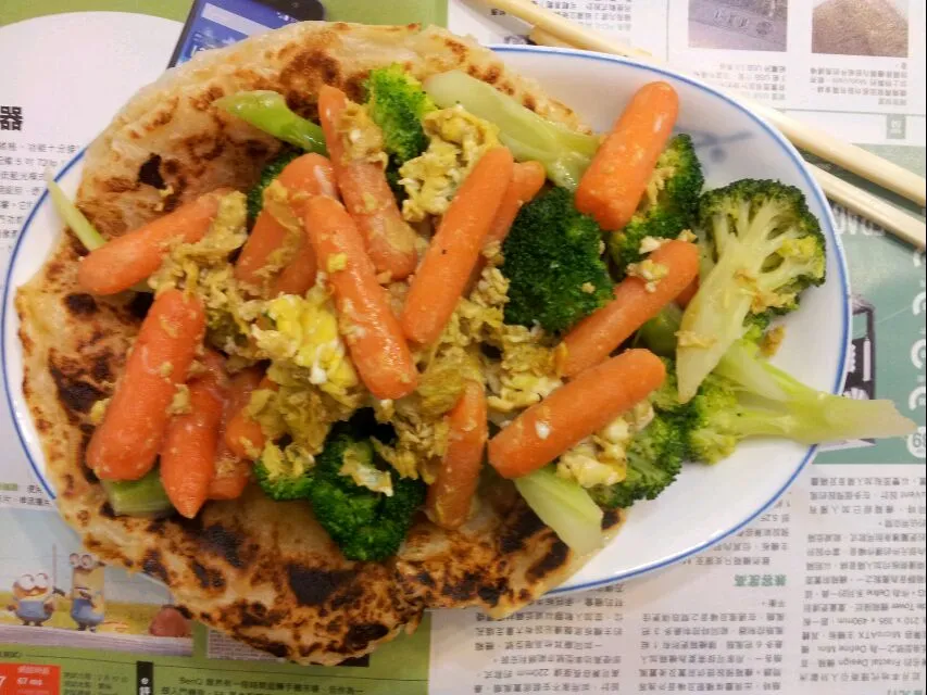 地瓜煎饼 with broccoli , carrots and eggs|Jeanieさん