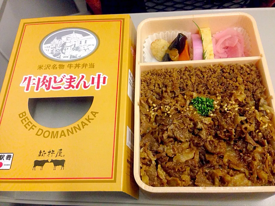 米沢名物 牛丼弁当・牛丼どまん中🐮|ゆうじ.さん