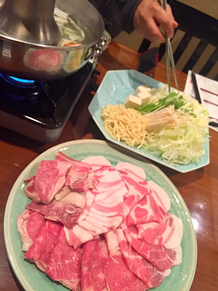 Snapdishの料理写真:アグー豚と石垣牛のしゃぶしゃぶー❤️|Tomomi Booさん