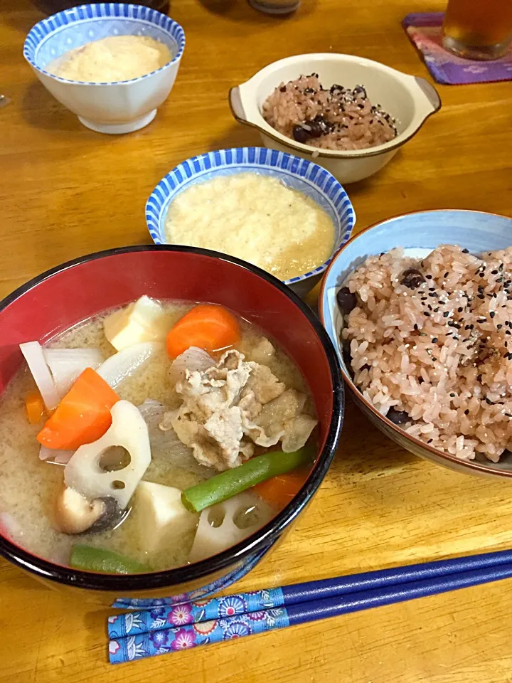 Snapdishの料理写真:法事の引き出物の赤飯、豚汁(^O^)／|すかラインさん