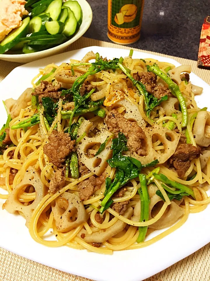 Snapdishの料理写真:れんこんと牛肉のバルサミコ炒めをパスタにしました|ほっけまんさん