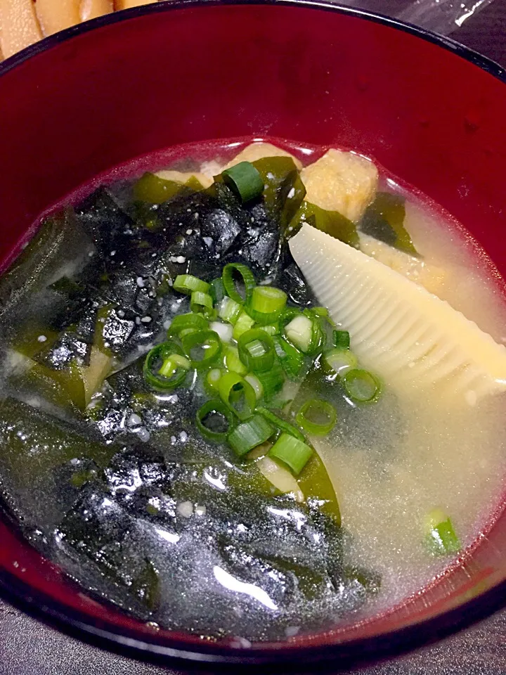 筍ワカメ油揚げの味噌汁|ありぴ〜さん