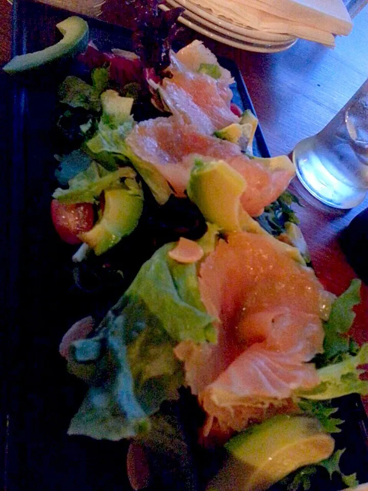 Snapdishの料理写真:Smoked Salmon Salad|prissyさん