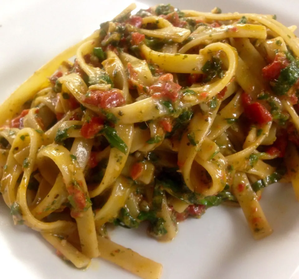 Fettuccine with roasted red pepper basil sauce|peggy waldonさん