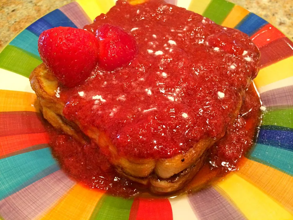 Snapdishの料理写真:Nutella Stuffed French Toast with Strawberry Compote|idgara000さん