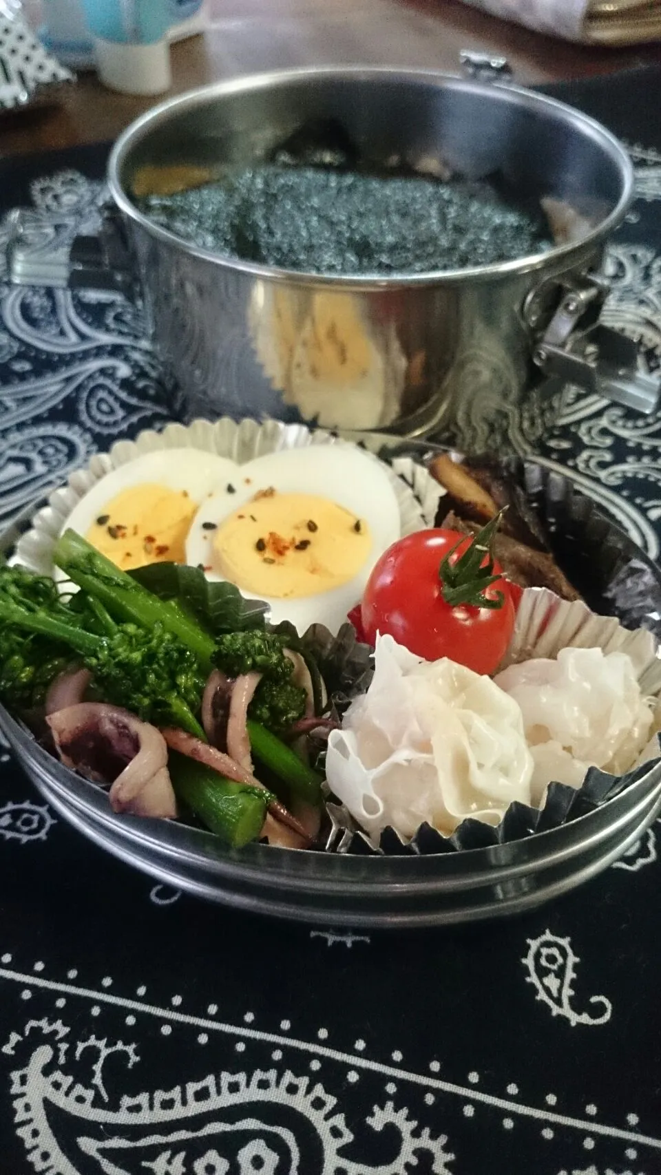 Snapdishの料理写真:ぶり照りとブロッコリ－とイカ炒め弁当 #お弁当|ち－ママさん