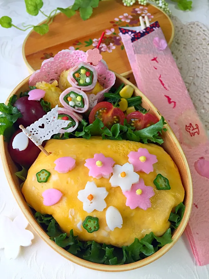 ゆっぴーのお花見弁当『🌸桜オムライス💛』|kumiさん