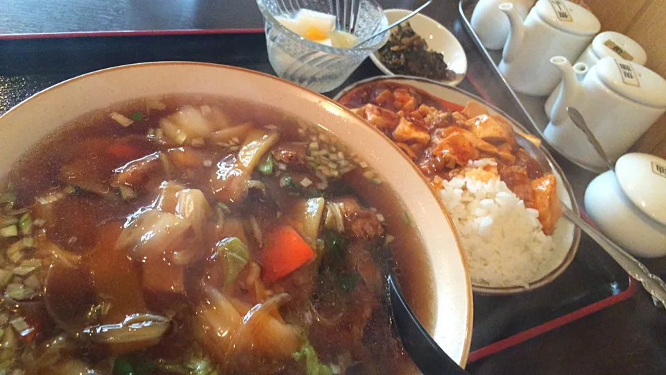 【日替定食】豚角煮野菜ラーメンと小麻婆豆腐丼を頂きました。|momongatomoさん