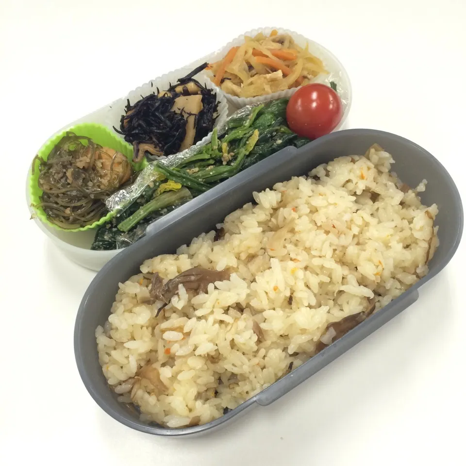 弁当（炊き込みごはん、明太昆布、五目ひじき、切り干し大根、ほうれん草胡麻和え、プチトマト）|SasaMasa213さん