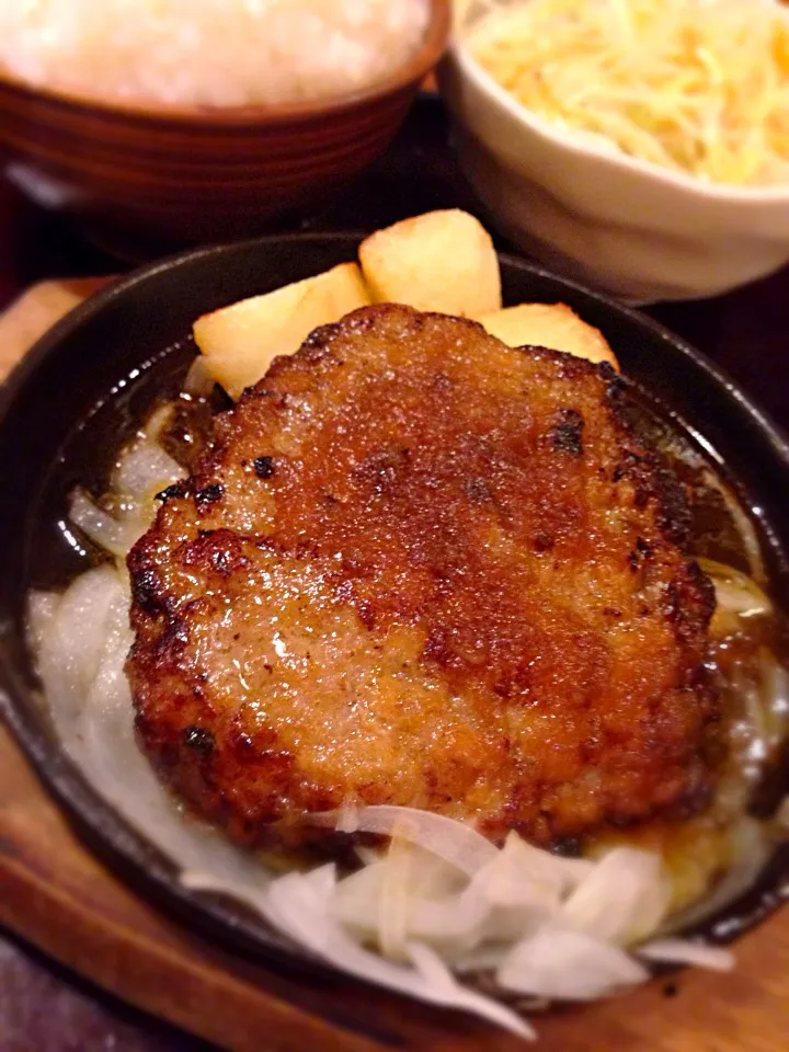 手ごねハンバーグランチ|石田尚之さん