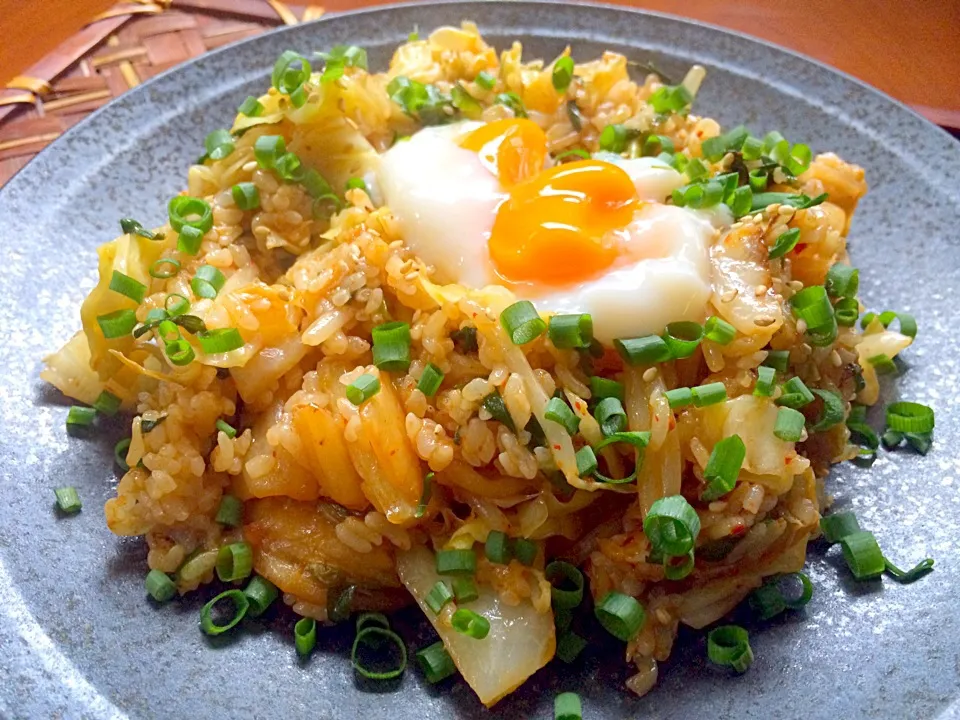 Snapdishの料理写真:Kimchi fried rice🐽ｷﾑﾁﾁｬｰﾊﾝ  温玉乗せ|🌈Ami🍻さん