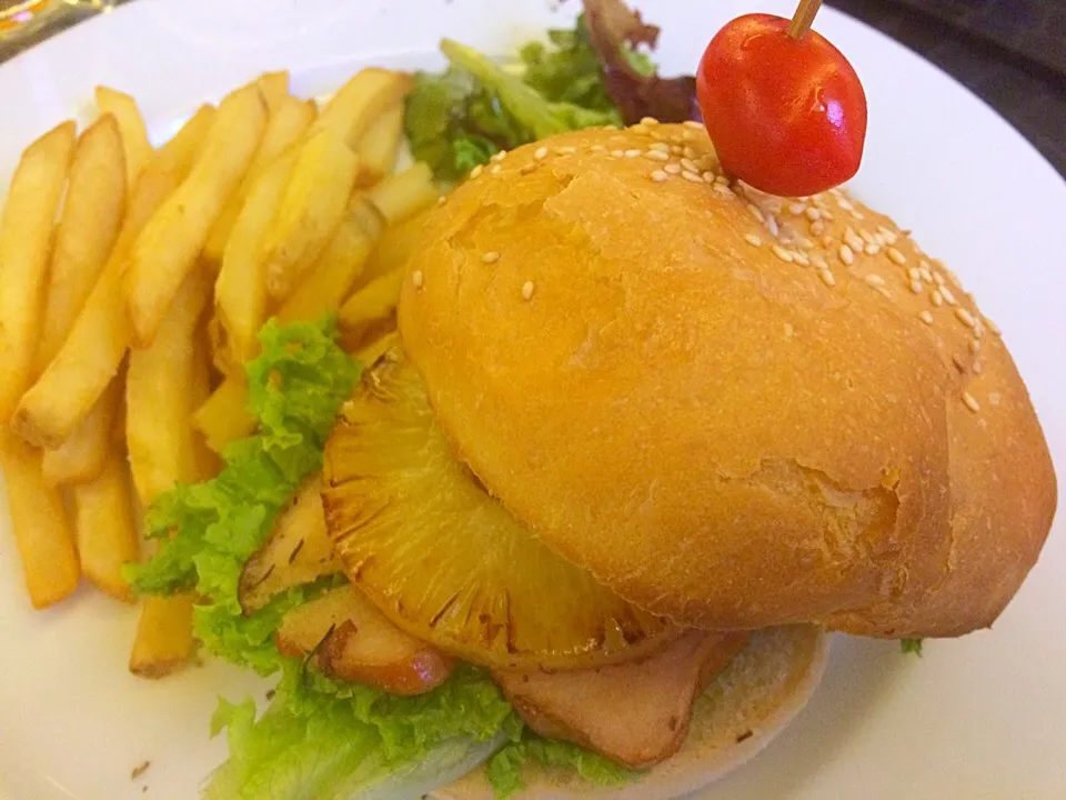 Aloha Grilled Chicken Burger|Carin Tayさん