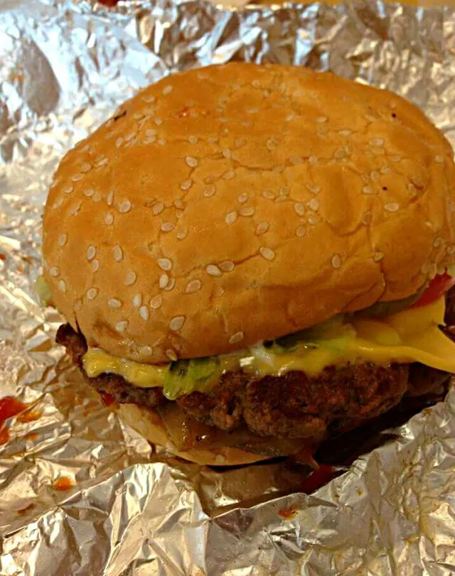 Snapdishの料理写真:Thank Goodness for my sister coming through with my Five Guys Cheeseburger 👏 👏 🍔🍔 Craving Crushed #Hamburger #Snack/Teatime 💞💞💞|Alisha GodsglamGirl Matthewsさん