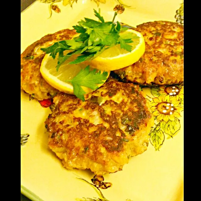 Snapdishの料理写真:🐟 Salmon Patties 🐟 Salmon,Onions,Jalapeño,Garlic,Parsley,Lemon,Cornmeal,Flour,Evoo|Mariafit4life🇺🇲🪶🦅さん