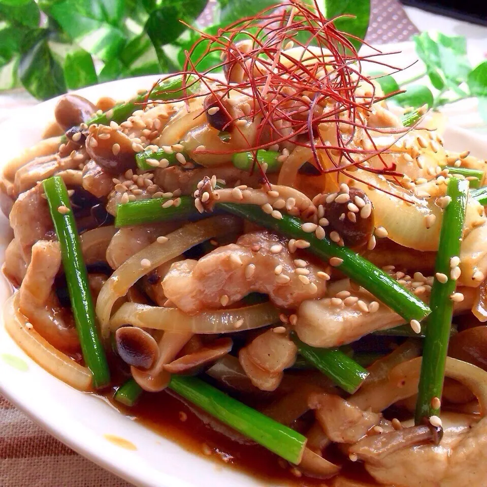 焼き肉のタレで簡単◎豚肉&ニンニクの芽のスタミナ炒め|優雨【ゆぅ】@ HMH所属さん