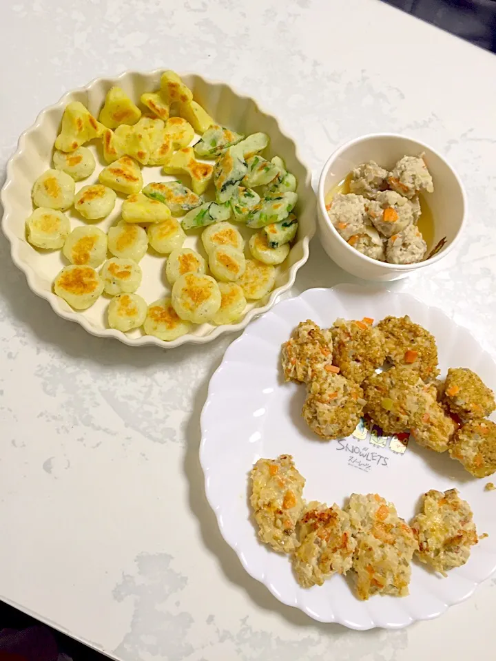 息子ごはん♡色んな形でジャガイモ餅♡野菜沢山まいたけの松風焼き♡チーズ入りバーグ♡根菜の鶏団子♡|湊叶ママさん