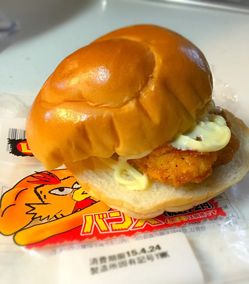 Lチキをバンズに挟んでLチキバーガー|ツツヤンさん