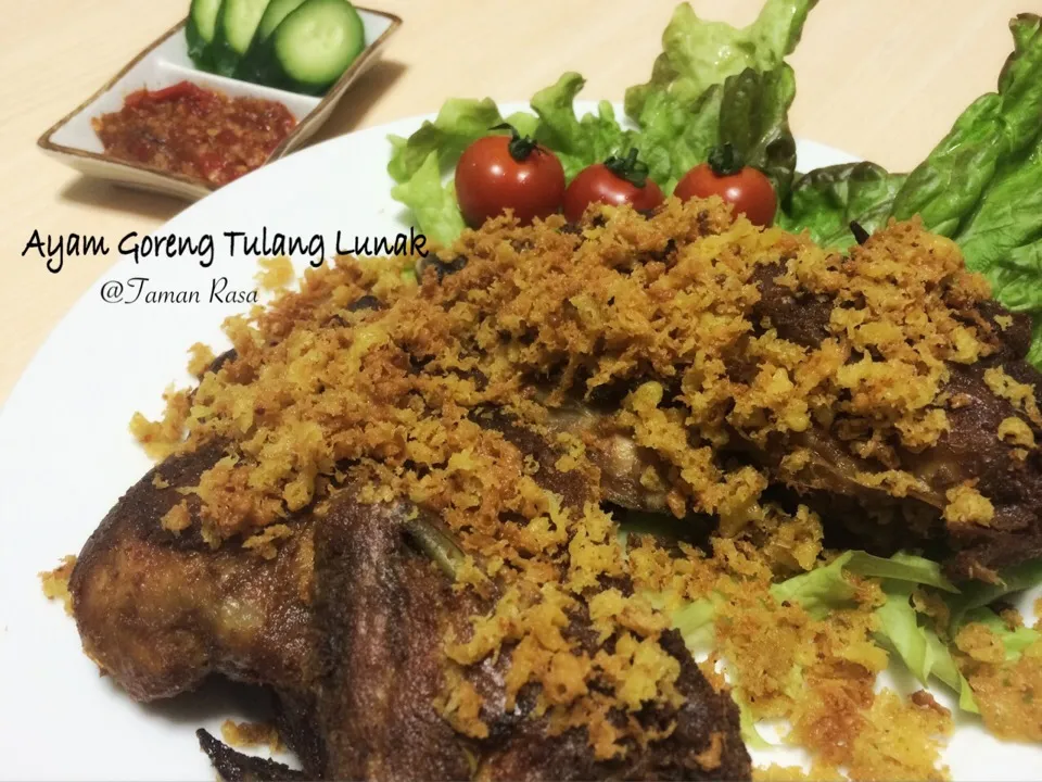 Snapdishの料理写真:Indonesian Fried Chicken|Lia Suandiさん