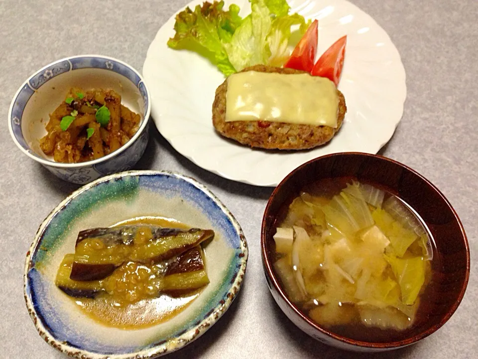 ハンバーグ晩ご飯🍴|Orie Uekiさん