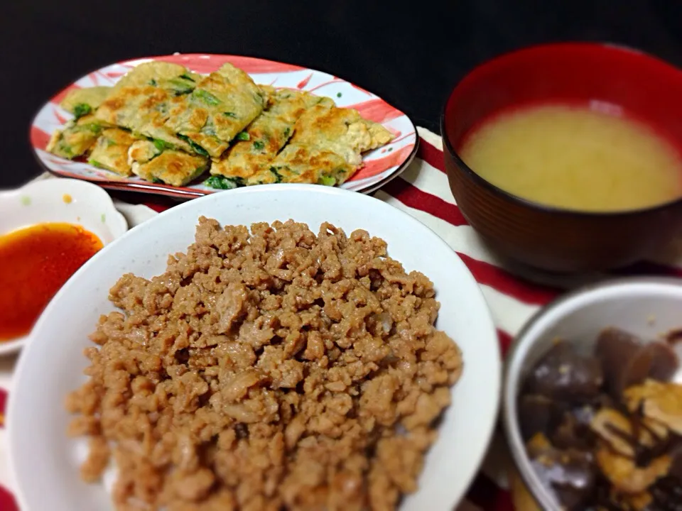 カブの葉チヂミと鶏そぼろ丼|麻未さん