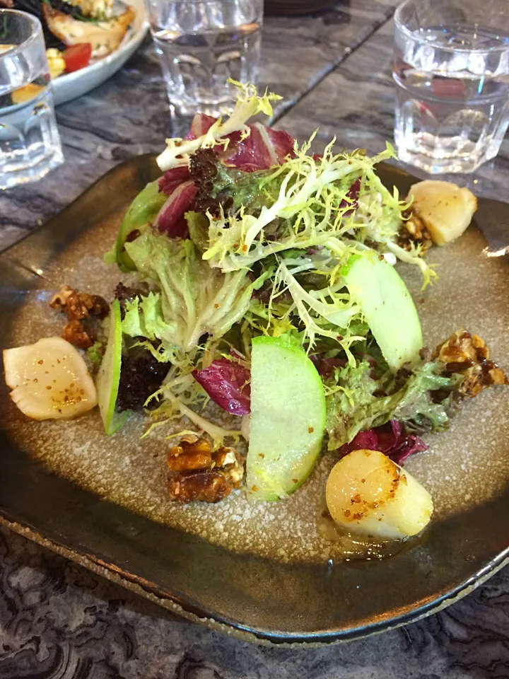 Green Apple & Scallop Salad with Caramelised Walnut|willklhさん