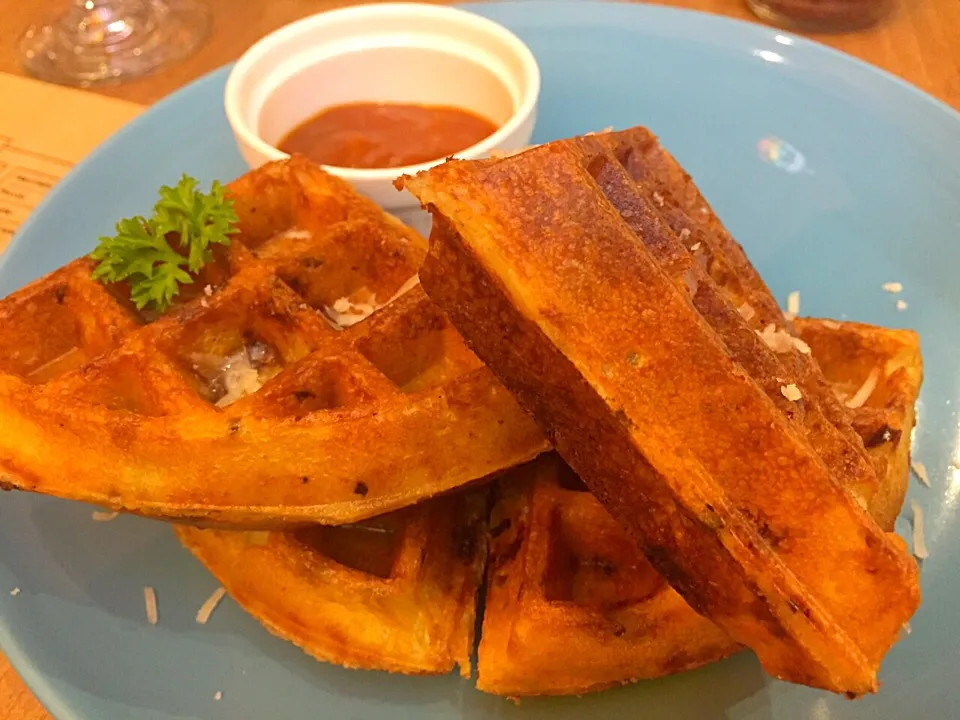 Snapdishの料理写真:Mac n cheese truffle waffle|prissyさん